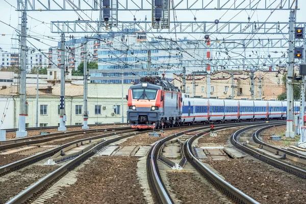Tren de alta velocidad de pasajeros . — Foto de Stock