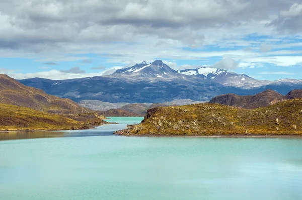 Красочные озера национального парка Торрес-дель-Пайне . — стоковое фото