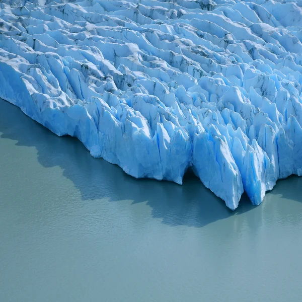 Bordo del ghiacciaio grigio . — Foto Stock