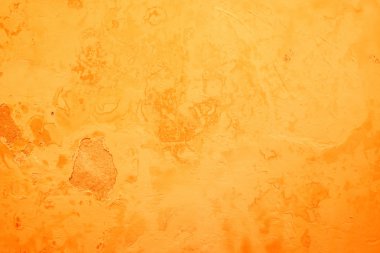 Çimento zemin üzerine eski duvar kağıdı.