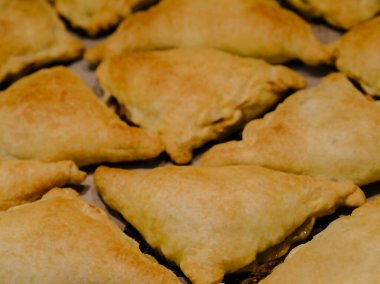 Asya yemekleri. Özbek Samsa veya ev fırınında samosa