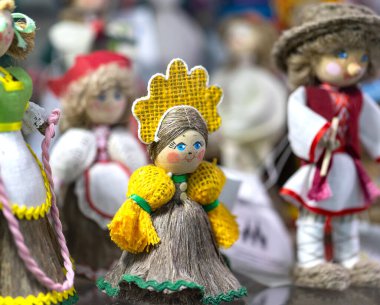 Beyaz Rusyalı Halk Bebeği. Geleneksel Halk Bebekleri Belarus 'tan Popüler Hatıralardır.