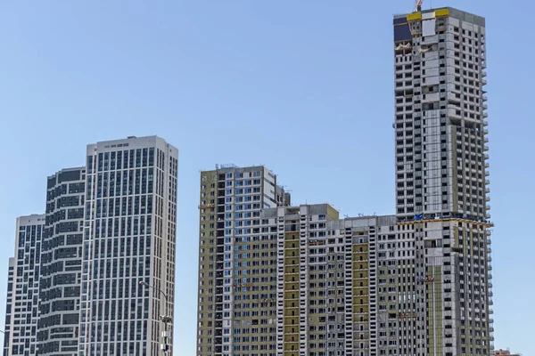 Habitação Para Famílias Urbanas Uma Área Residencial Fachadas Geométricas Casas — Fotografia de Stock