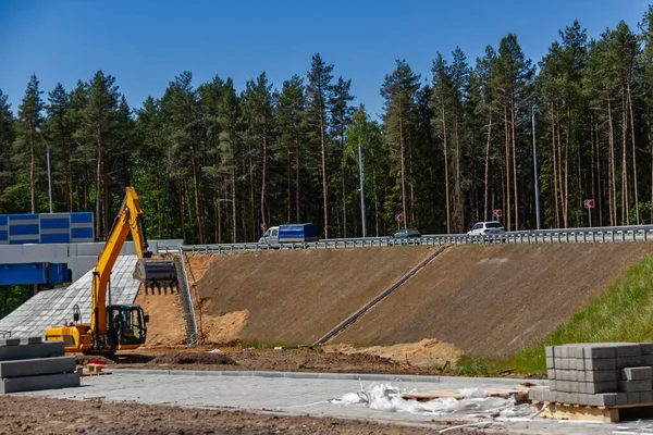 Escavatore Prepara Sito Costruzione Della Strada Macchine Edili Arancioni Attrezzature — Foto Stock