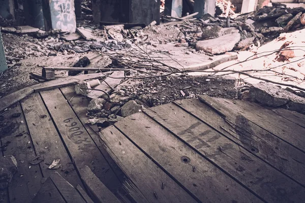 Çeriden Yıkık Dökük Eski Fabrika Binası Harika Bir Arka Plan — Stok fotoğraf