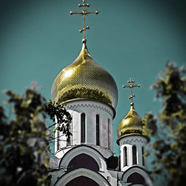 Kerk Met Gouden Koepels Dicht Vintage Beeld Christelijk Orthodoxe Tempel — Stockfoto