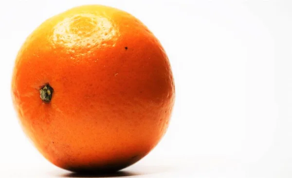 Tangerine Valkoisella Taustalla Lähikuva Sitrushedelmät — kuvapankkivalokuva