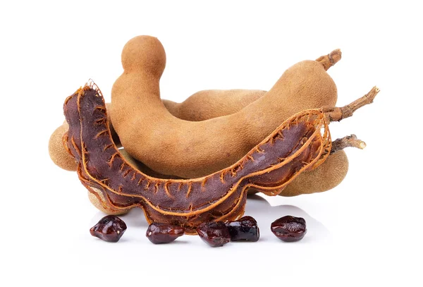 Beyaz arkaplanda tamarind — Stok fotoğraf