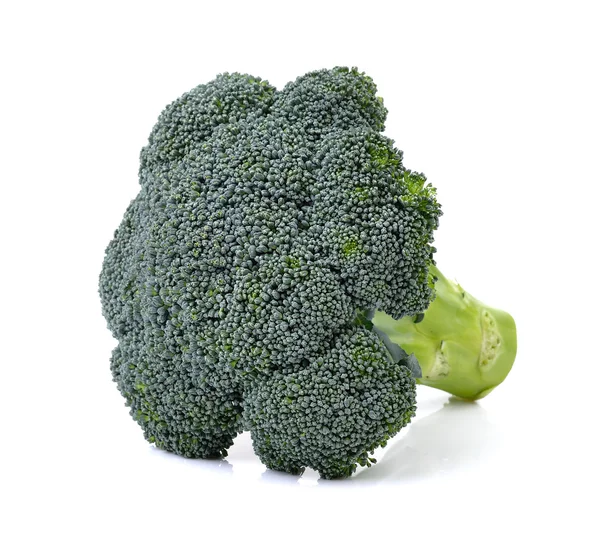 Broccoli på vit bakgrund — Stockfoto