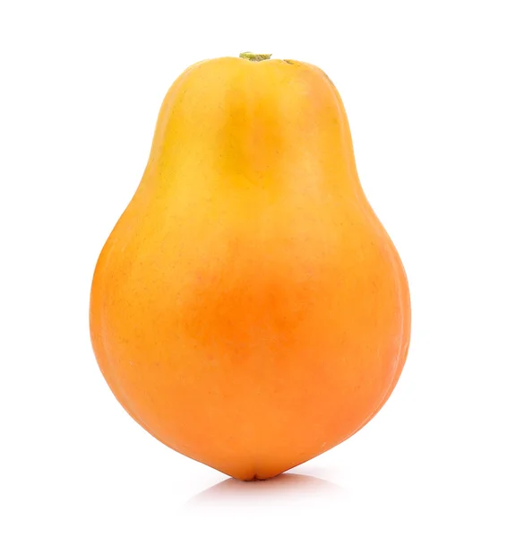 Reife Papaya auf weißem Hintergrund — Stockfoto