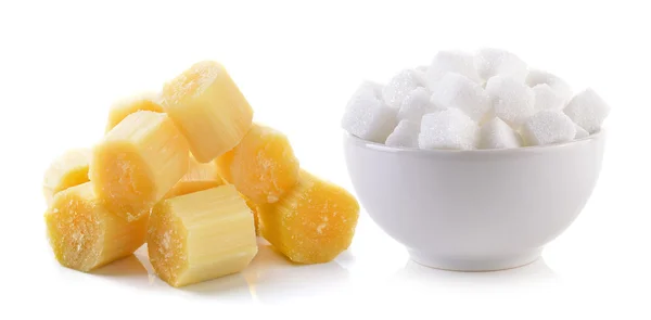 Cube de sucre dans le bol et canne à sucre sur fond blanc — Photo