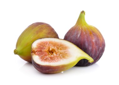 Beyaz arkaplanda incirler