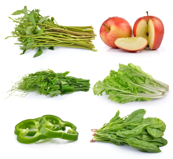 Peperoncino verde affettato, mazzo di chayote fresco, spinaci, mele, le — Foto Stock
