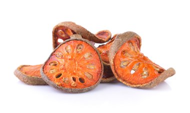 Beyaz arka plan üzerinde kurutma Ayva