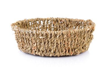 Beyaz arkaplanda boş Hasır Sepet