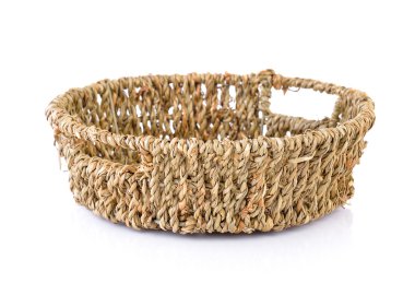 Beyaz arkaplanda boş Hasır Sepet