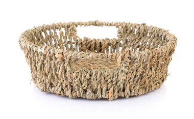 Beyaz arkaplanda boş Hasır Sepet