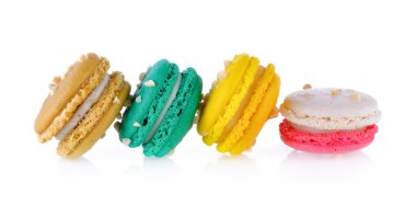  Beyaz arkaplanda badem kurabiyeleri