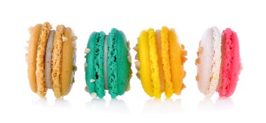  Beyaz arkaplanda badem kurabiyeleri