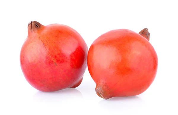 Granatäpple frukt på vit bakgrund — Stockfoto