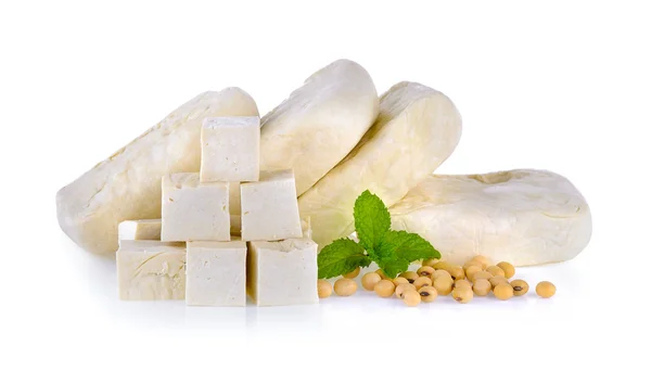 Soja de tofu y menta aislados sobre fondo blanco — Foto de Stock