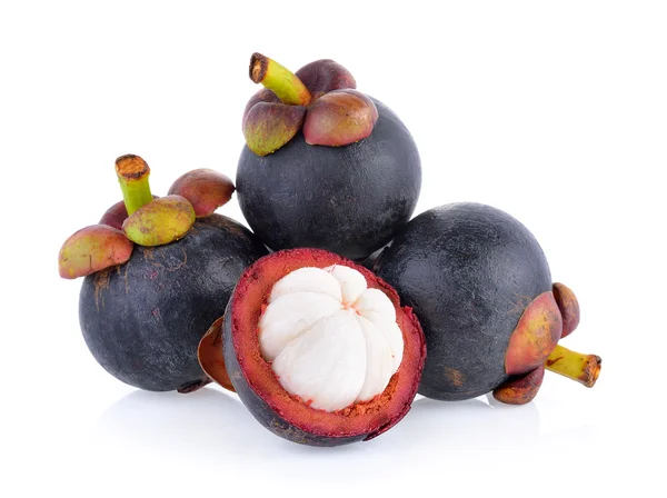 Zralé mangosteen izolované na bílém pozadí — Stock fotografie