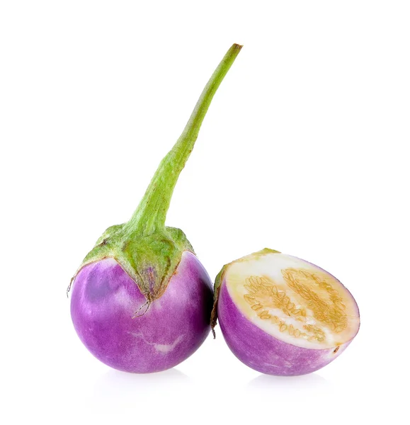 Aubergine op witte achtergrond — Stockfoto