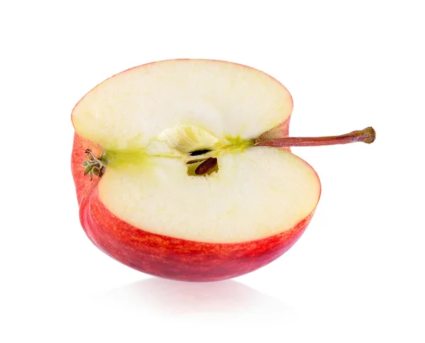 Pół jabłka czerwony na białym tle — Zdjęcie stockowe