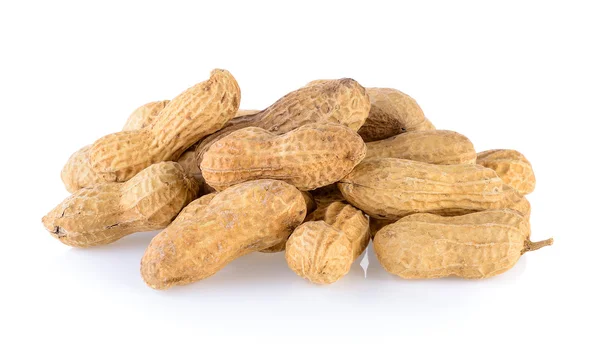 Семена арахиса на белом фоне — стоковое фото