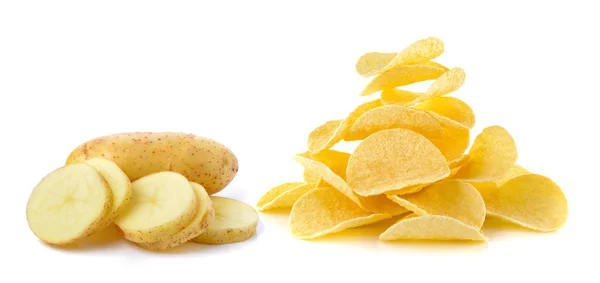 Färsk potatis isolerad på en vit bakgrund — Stockfoto