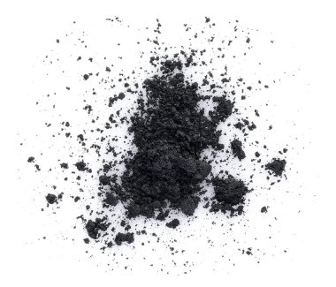 beyaz arkaplanda kömür