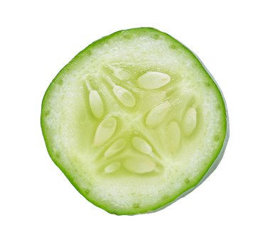 Beyaz arka planda taze salatalık.