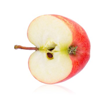 beyaz arkaplanda izole edilmiş elma dilimi