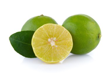 Limes beyaz zemin üzerine