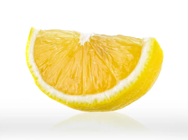 Sitronskive isolert på hvit bakgrunn – stockfoto