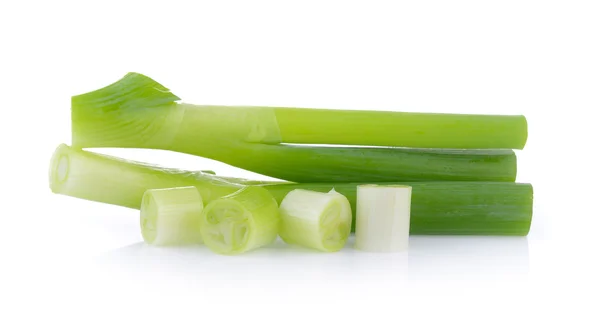 Rodaja de cebolla verde sobre fondo blanco —  Fotos de Stock