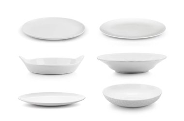 Beyaz arkaplanda boş bir plaka izole edildi