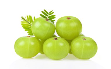 Beyaz arka planda Hint Bektaşi üzümü