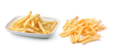 Beyaz arka planda izole edilmiş patates kızartması