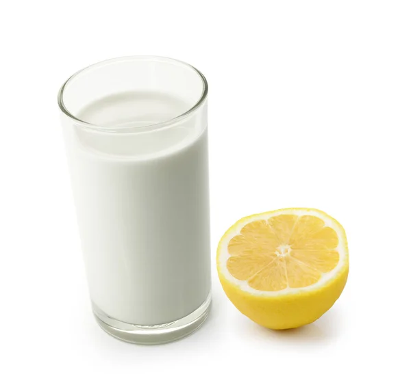 Glass of milk and lemon — Stock Photo, Image