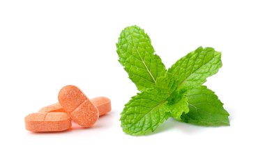 hap ve beyaz arka plan üzerinde izole nane