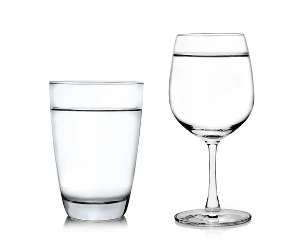 Glas av vatten isolerad på vit bakgrund — Stockfoto