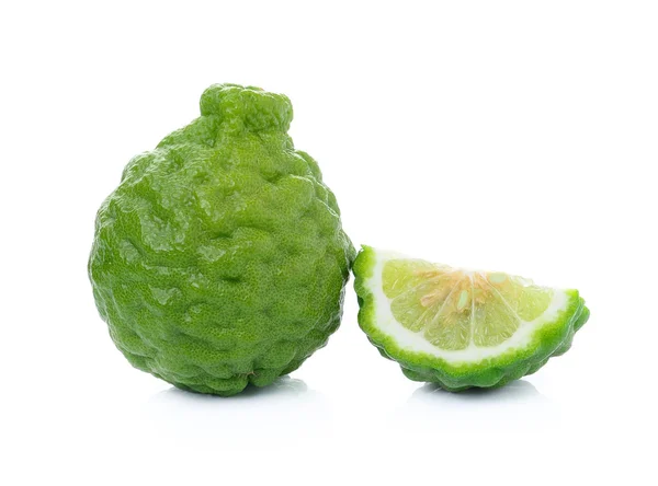 Kaffir vápno nebo Bergamot ovoce na bílém pozadí — Stock fotografie