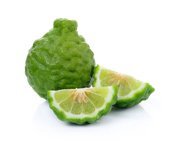 Kaffir vápno nebo Bergamot ovoce na bílém pozadí — Stock fotografie