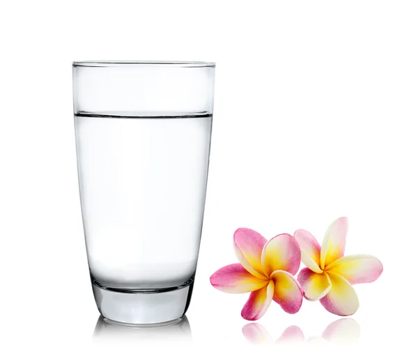 Szklanka wody i arbuza izolowana na białym tle — Zdjęcie stockowe