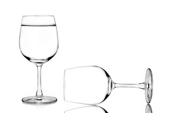 Glass vann isolert på hvit bakgrunn – stockfoto