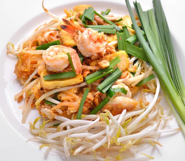 Тайська їжа Pad Thai , Смажена локшина з креветками — стокове фото