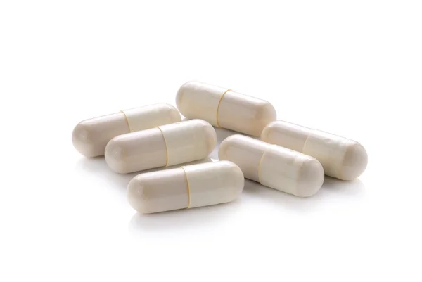 Zblízka pilulky kapsle izolované na bílém pozadí — Stock fotografie