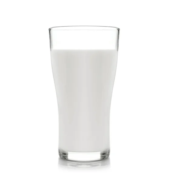 Glas Milch isoliert auf weißem Hintergrund — Stockfoto