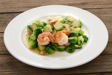 Karides kızarmış lahana. Tayland gıda